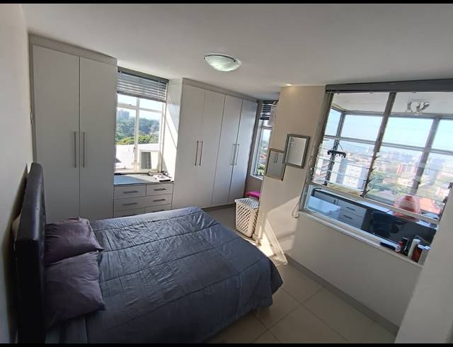 2.5 BEDROOM FLAT TO LET IN ESSENWOOD